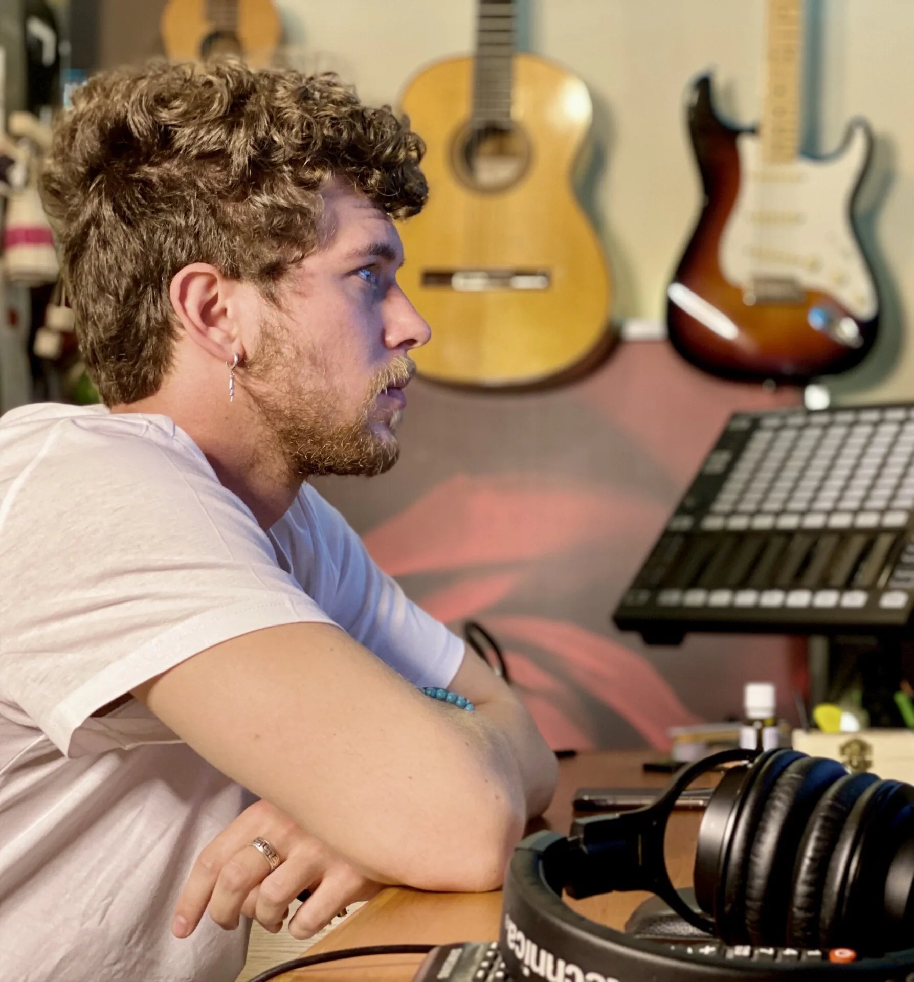 Jesus coach, oyendo mezcla final