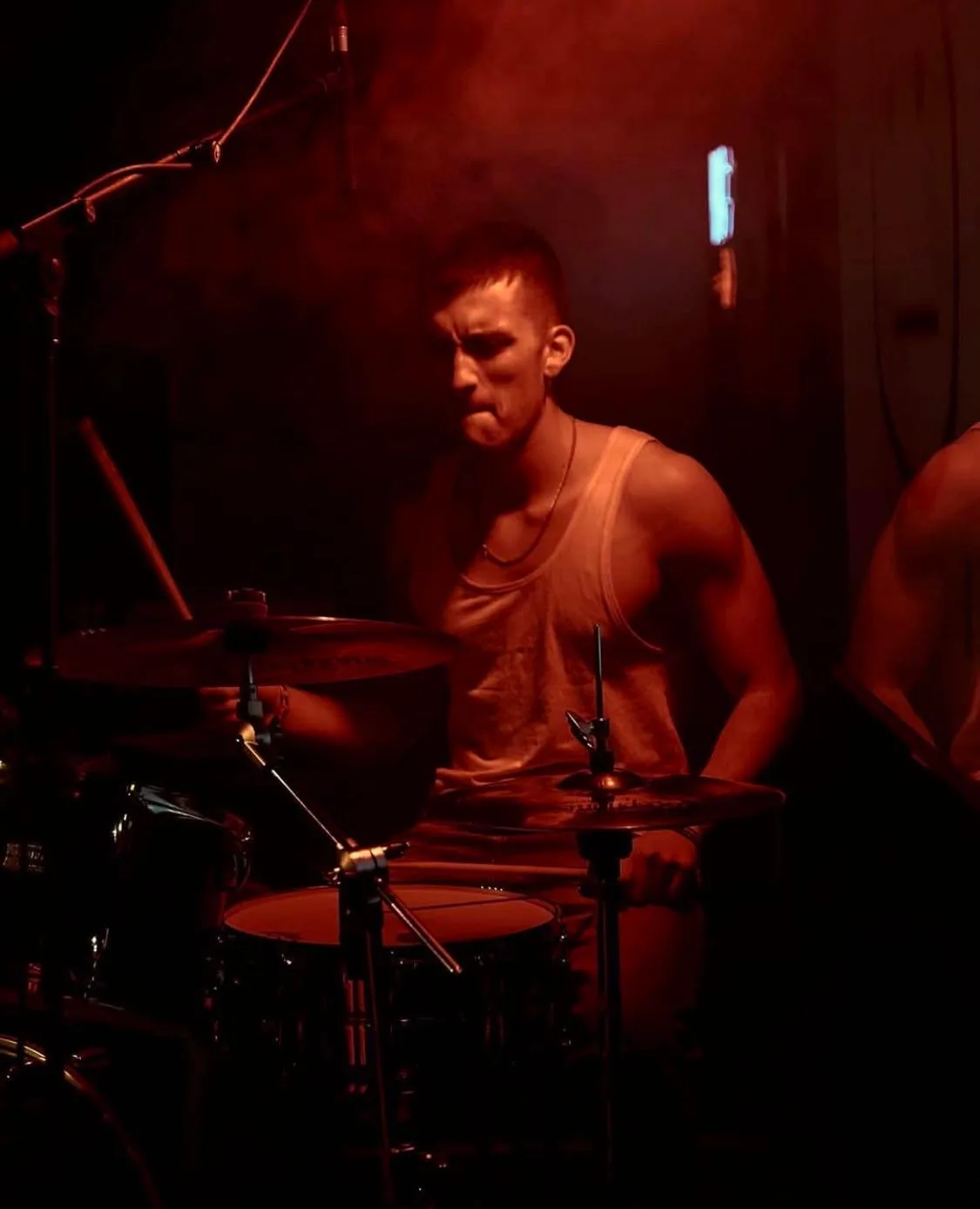 Marc tocando la bateria